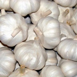 Rau củ quả bán cân tỏi